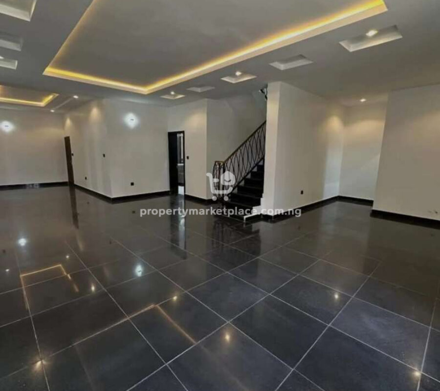 4 bedroom semi-detached duplex with Bq