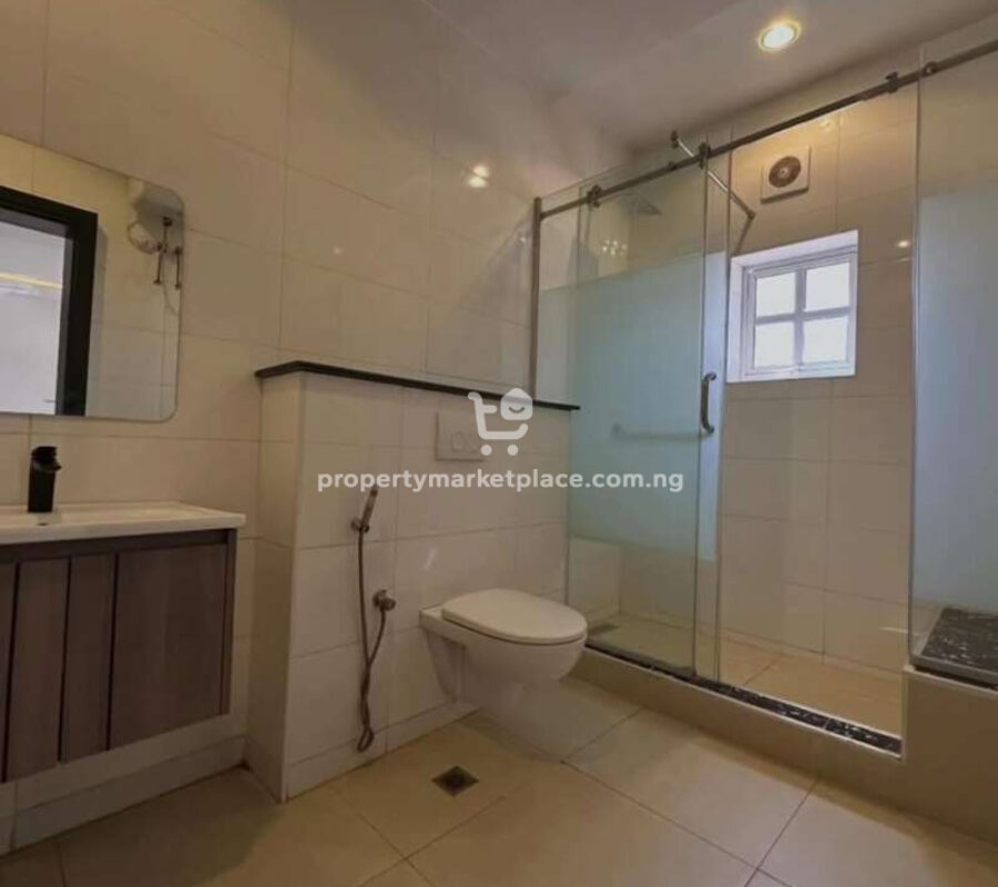 4 bedroom semi-detached duplex with Bq