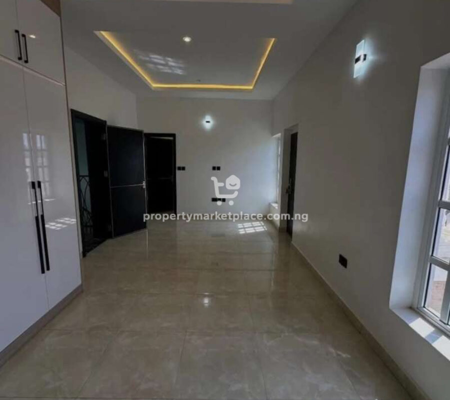 4 bedroom semi-detached duplex with Bq