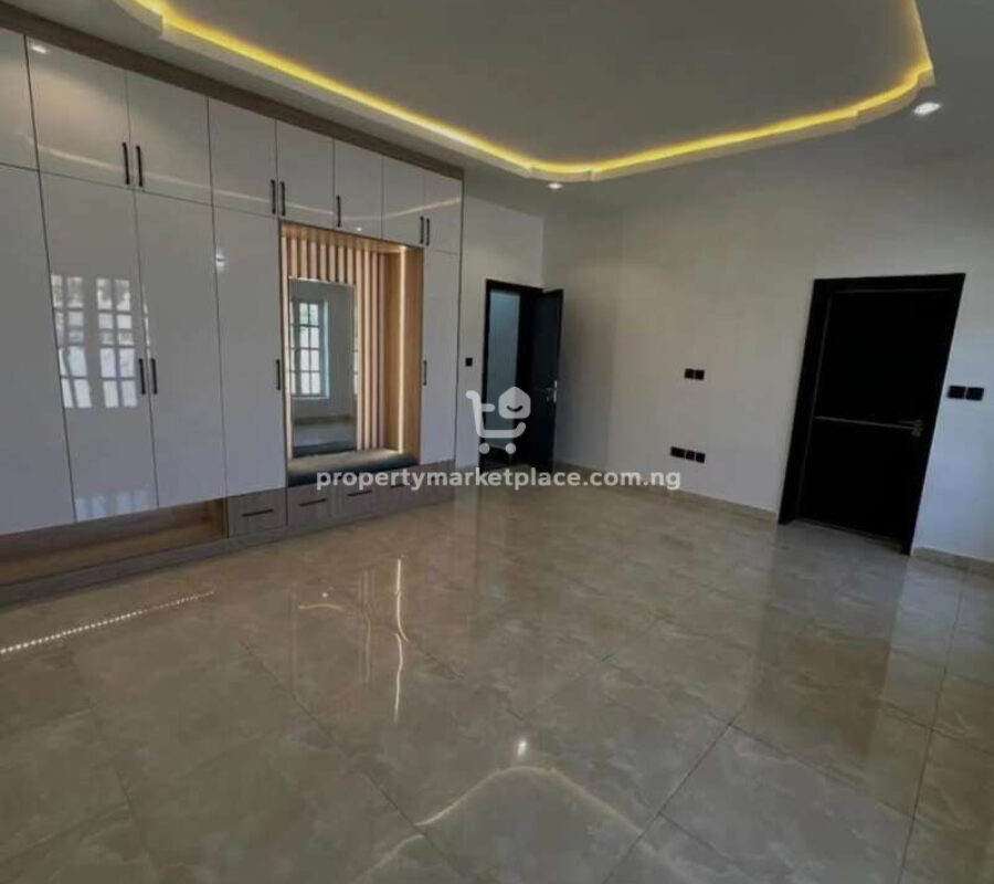 4 bedroom semi-detached duplex with Bq