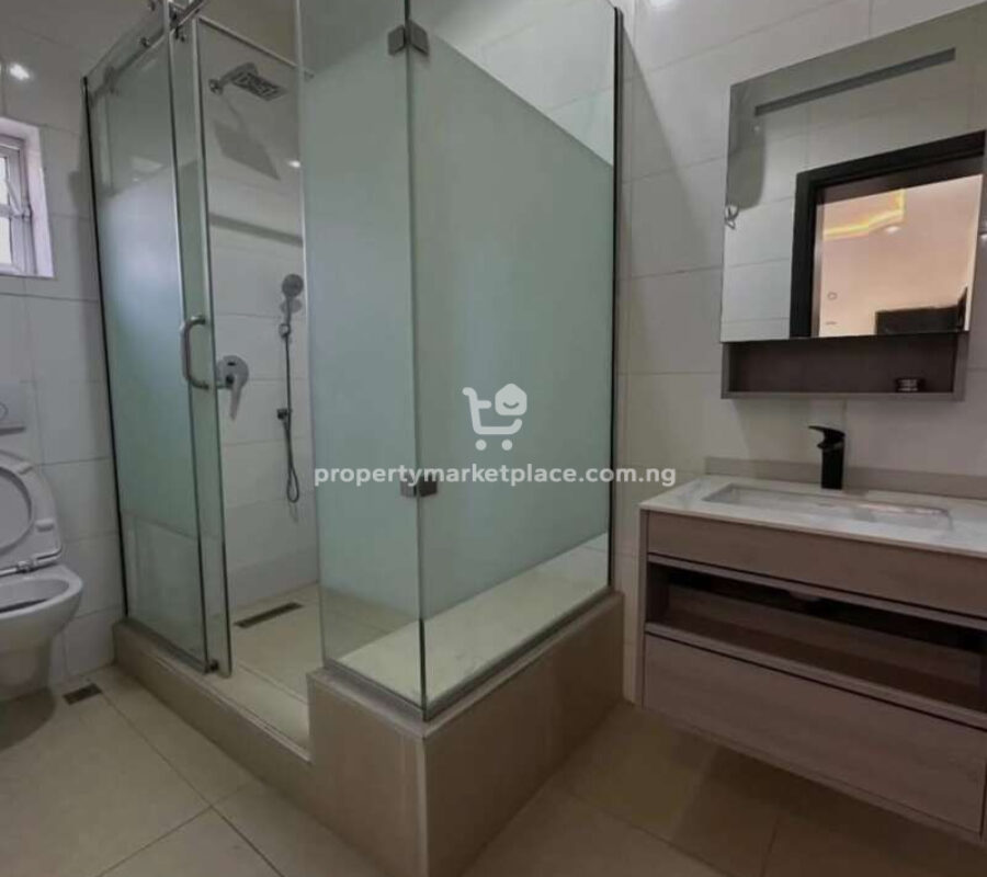4 bedroom semi-detached duplex with Bq