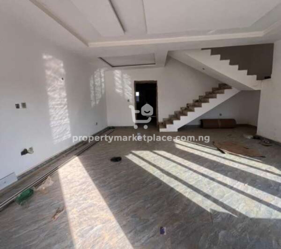 Spacious 4 bedroom terrace duplex with Bq