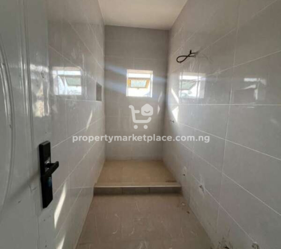 Spacious 4 bedroom terrace duplex with Bq