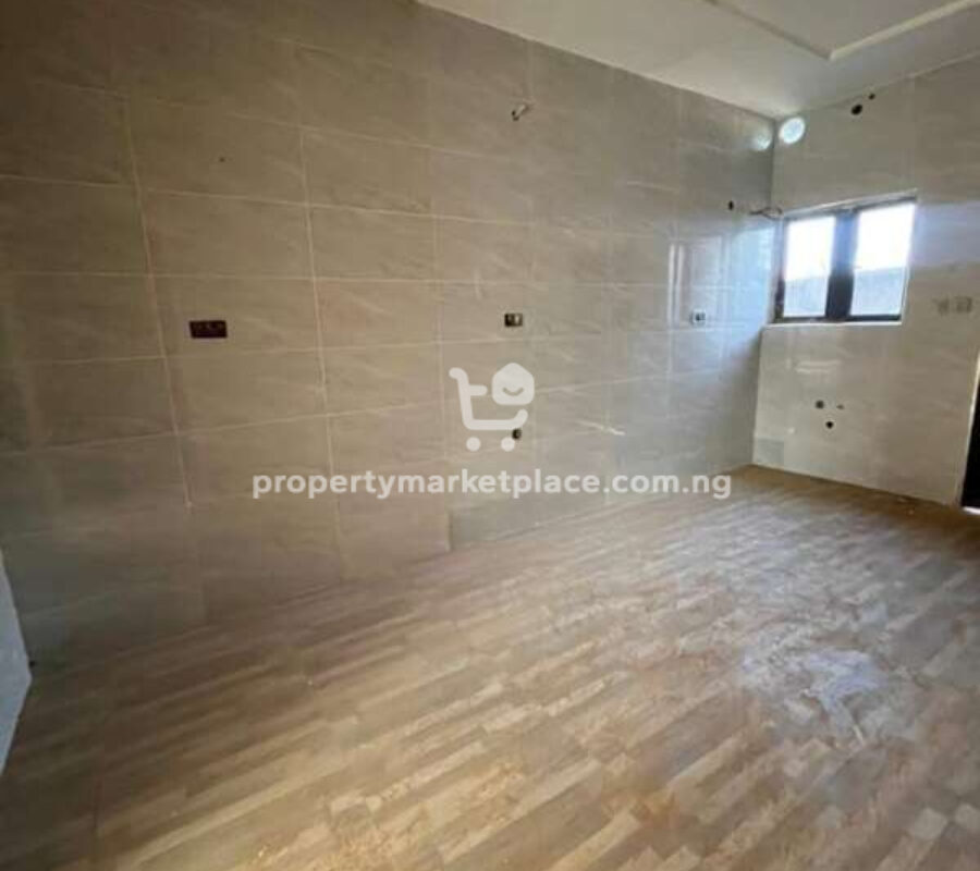 Spacious 4 bedroom terrace duplex with Bq