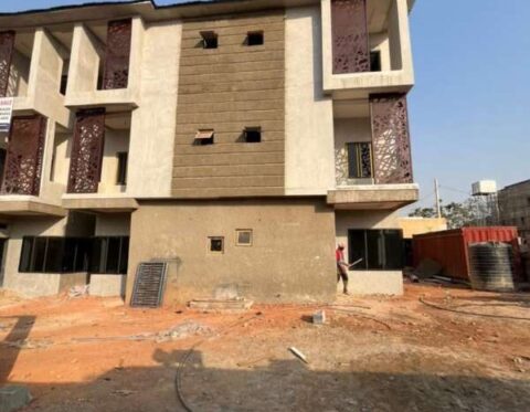 Spacious 4 bedroom terrace duplex with Bq