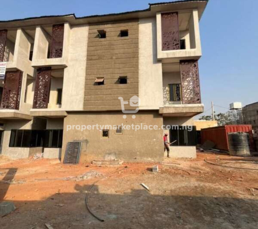 Spacious 4 bedroom terrace duplex with Bq