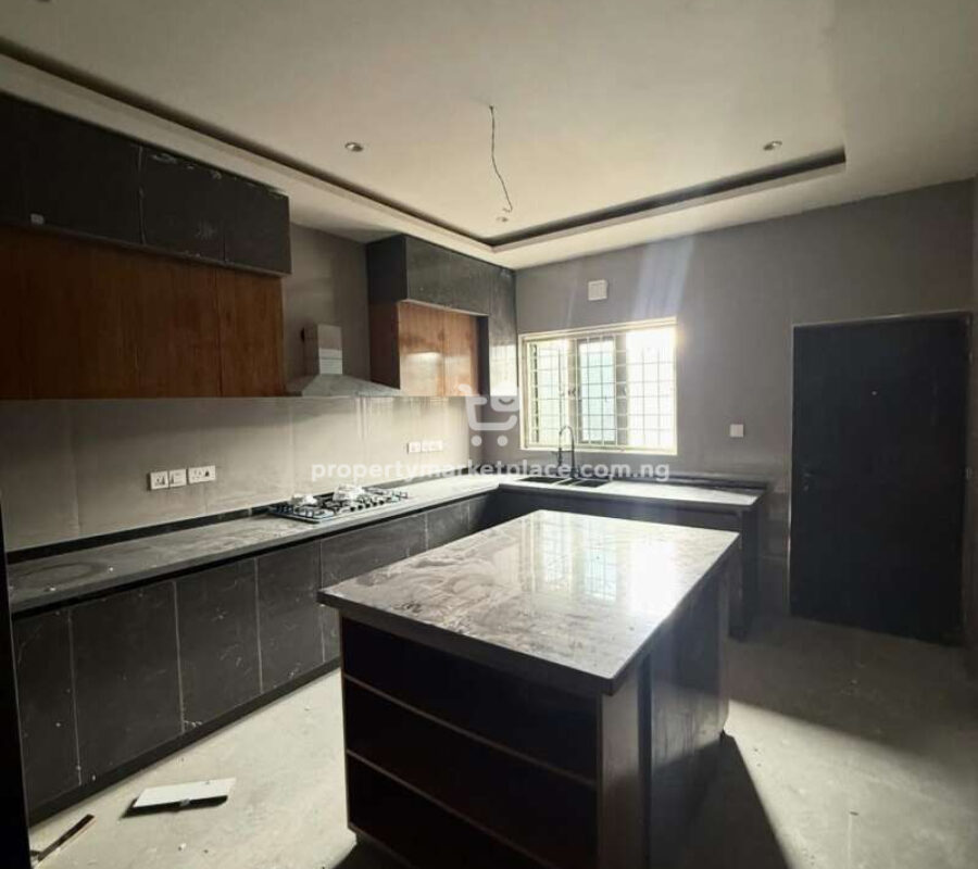 4 bedroom terrace duplex with Bq