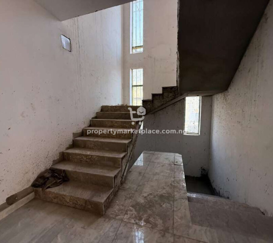 5 bedroom detached duplex with Bq