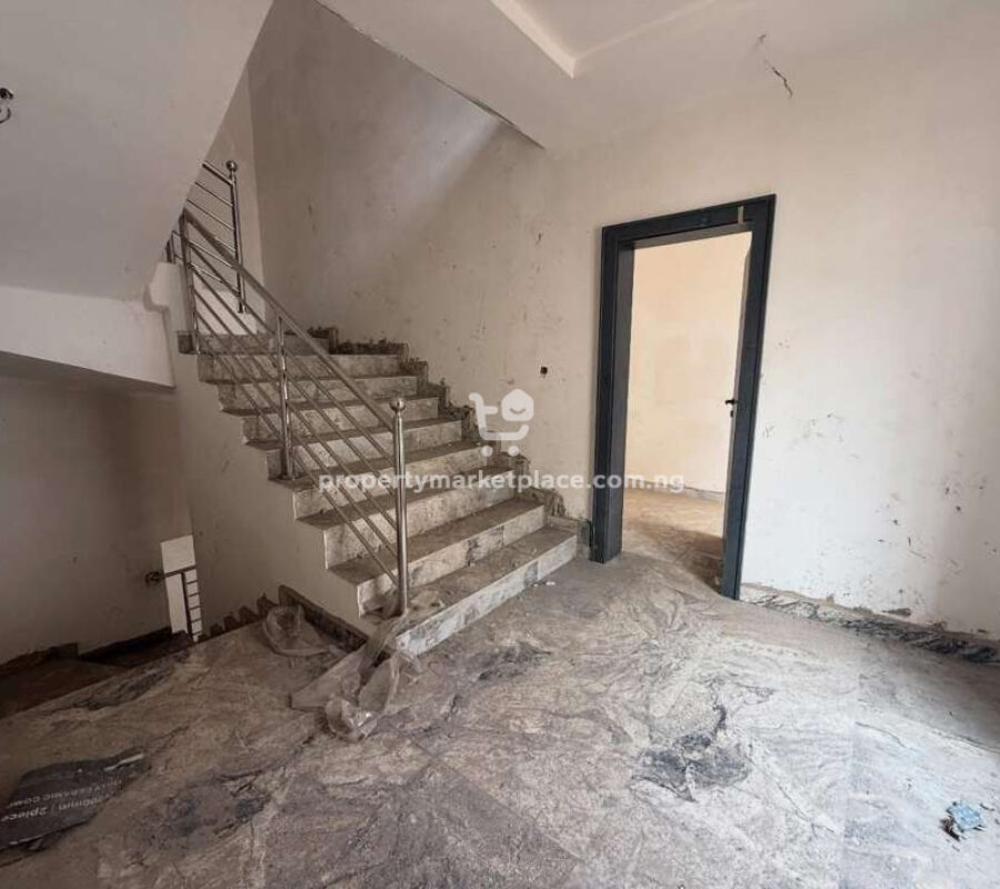 4 bedroom terrace duplex with Bq