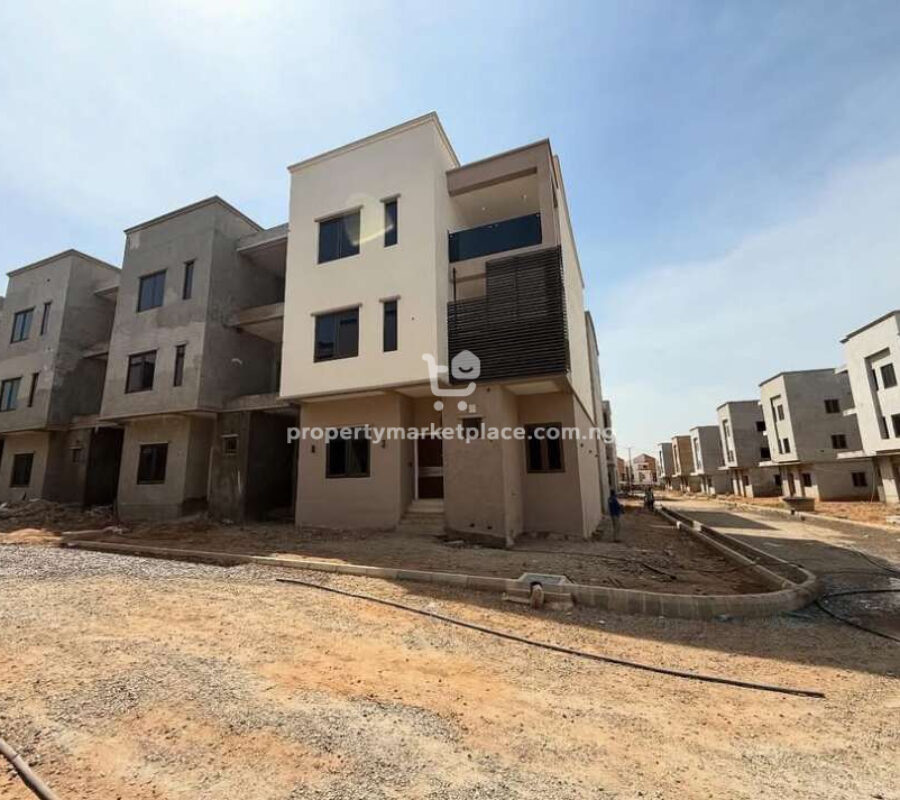 4 bedroom terrace duplex with Bq