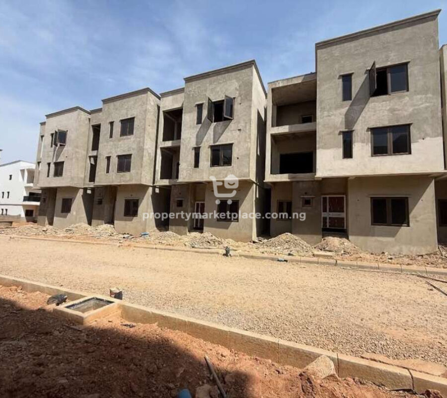 4 bedroom terrace duplex with Bq