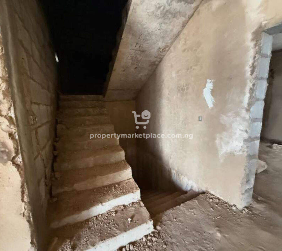4 bedroom terrace duplex with Bq