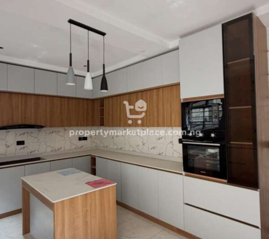 4 bedroom semi-detached duplex with Bq