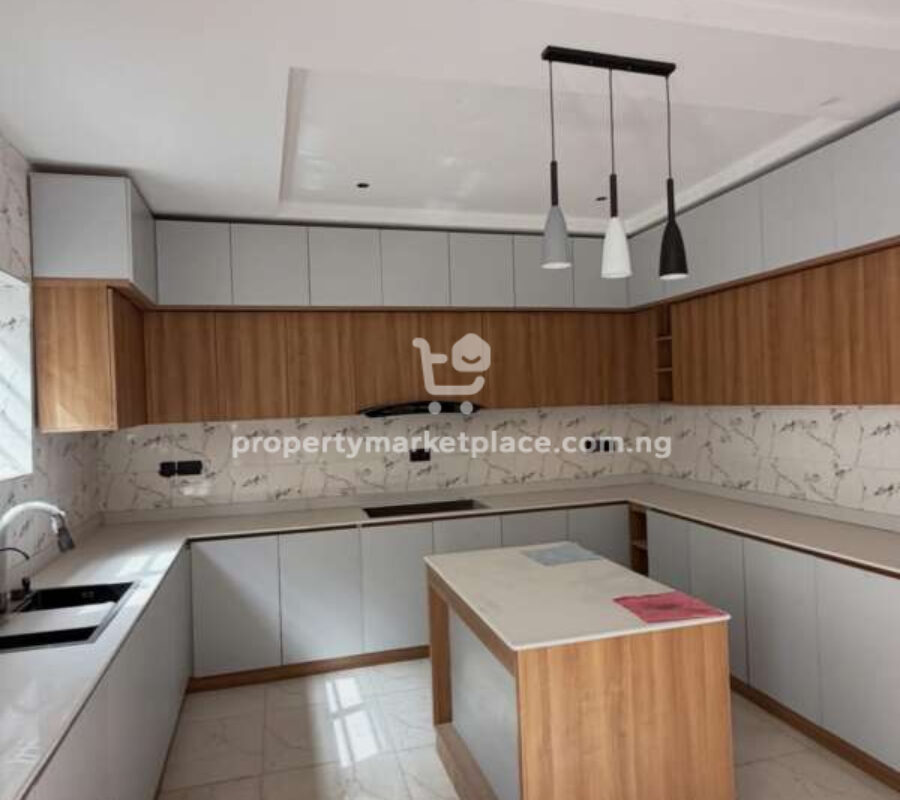 4 bedroom semi-detached duplex with Bq