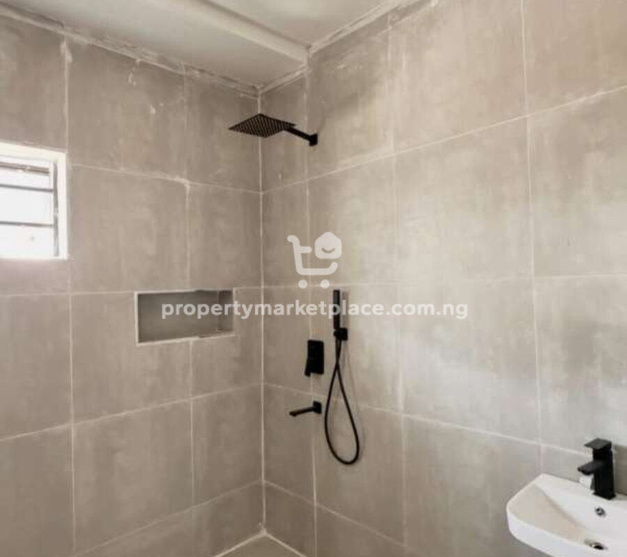 4 bedroom semi-detached duplex with Bq