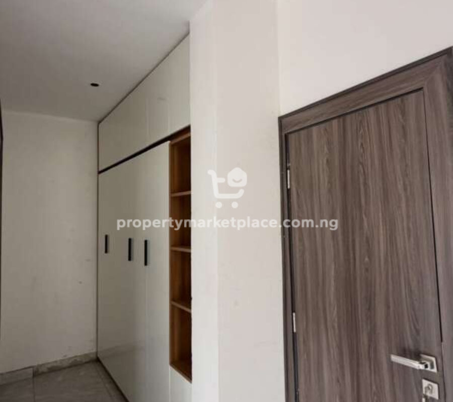 4 bedroom semi-detached duplex with Bq
