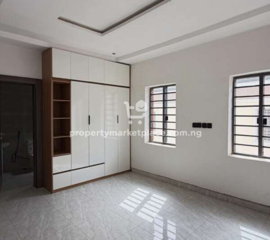 4 bedroom semi-detached duplex with Bq