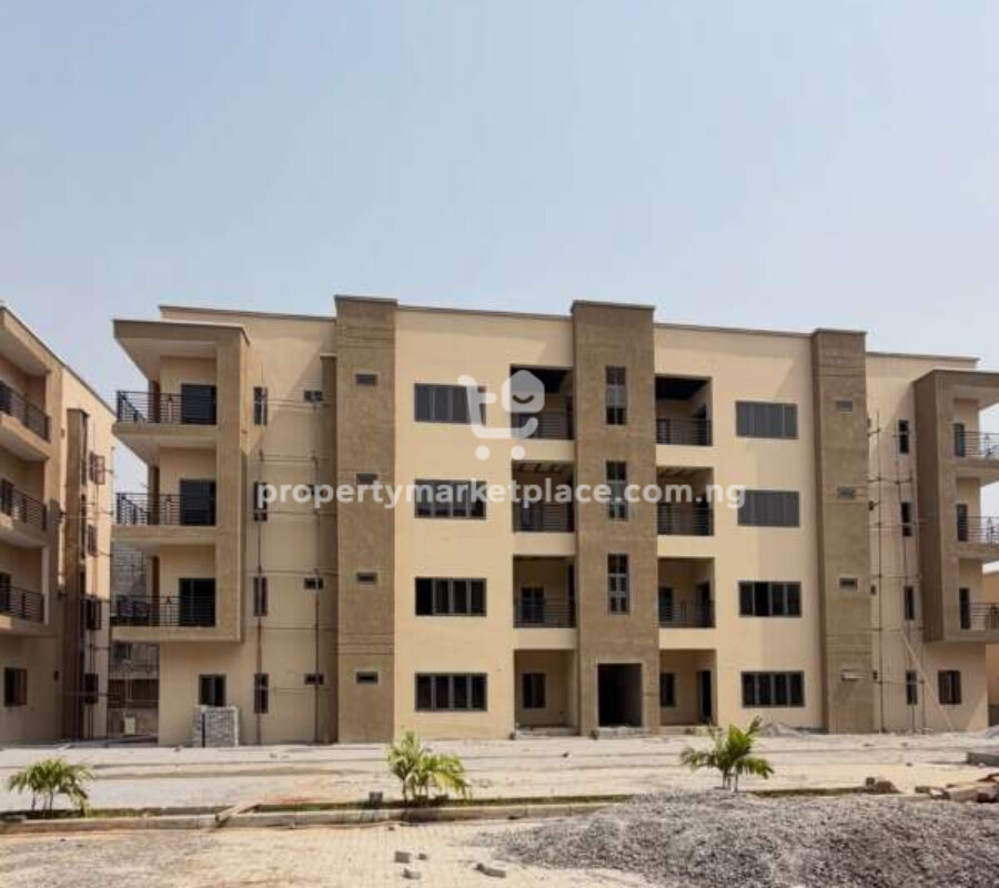 Spacious 3 bedroom flat with Bq