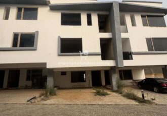 Distress Sale: 4 bedroom terrace duplex with Bq
