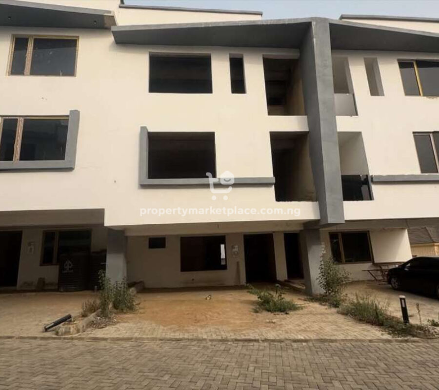 Distress Sale: 4 bedroom terrace duplex with Bq