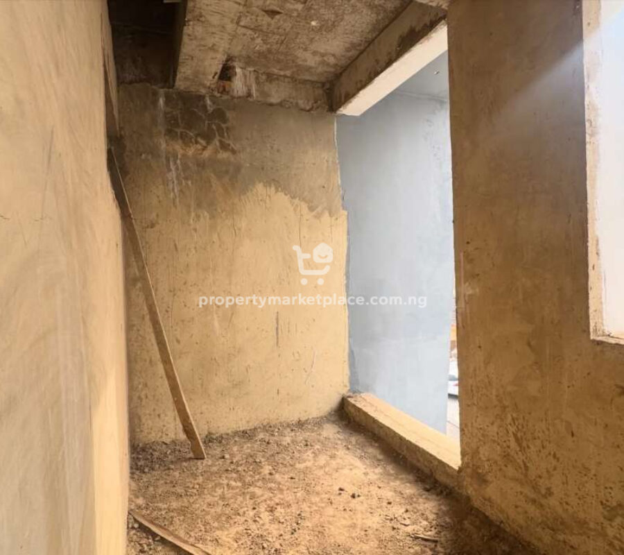 Distress Sale: 4 bedroom terrace duplex with Bq