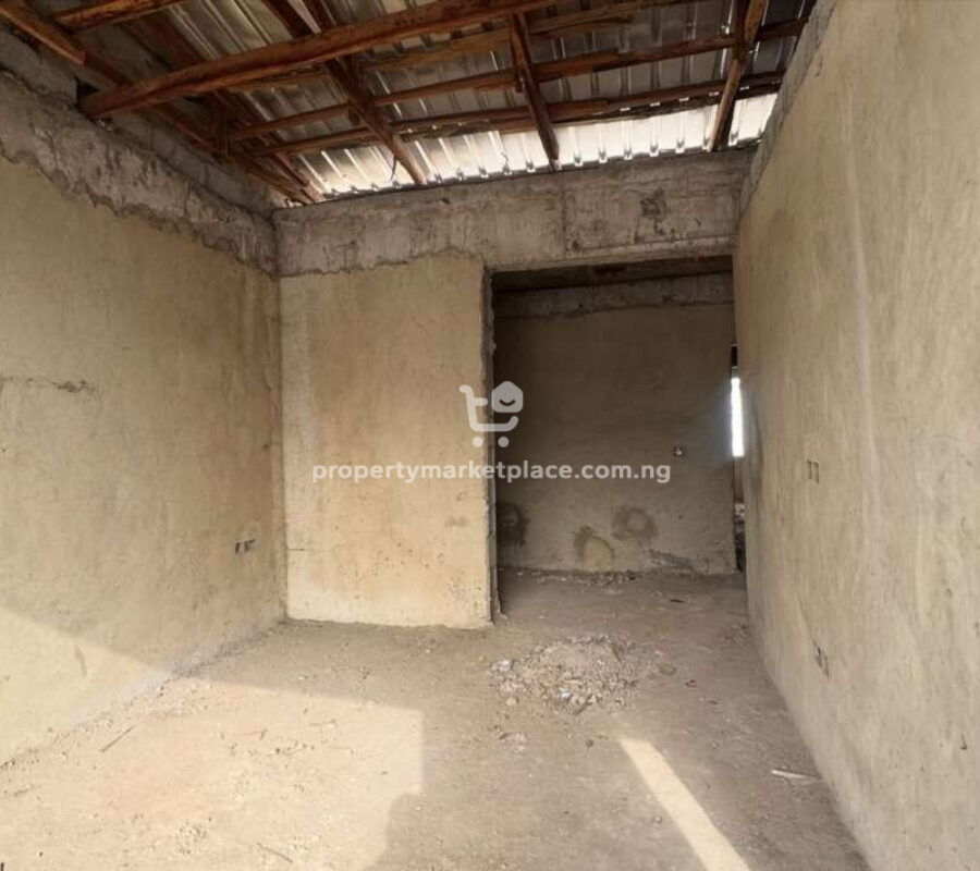 Distress Sale: 4 bedroom terrace duplex with Bq