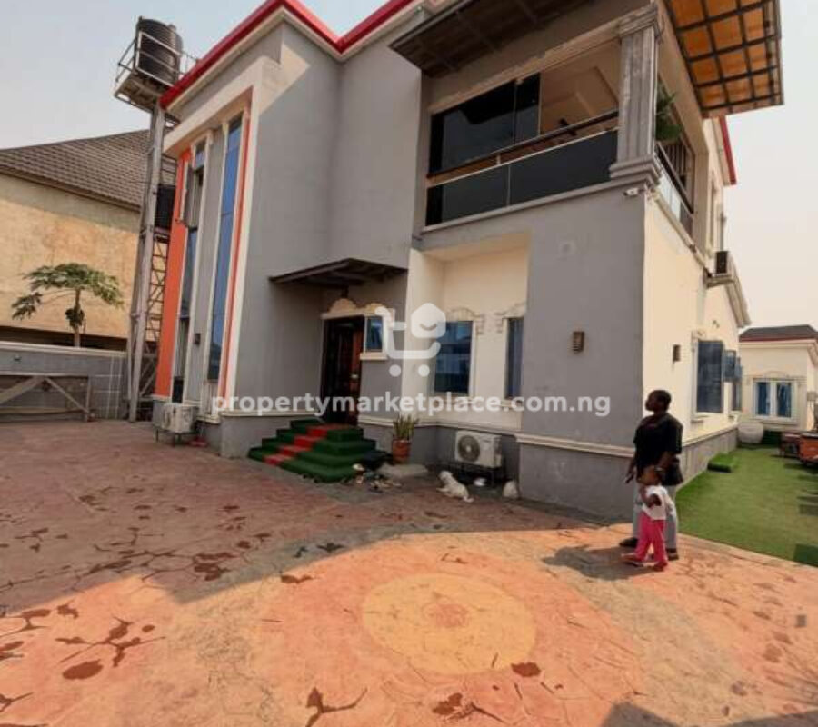 4 bedroom detached duplex with swimming pool