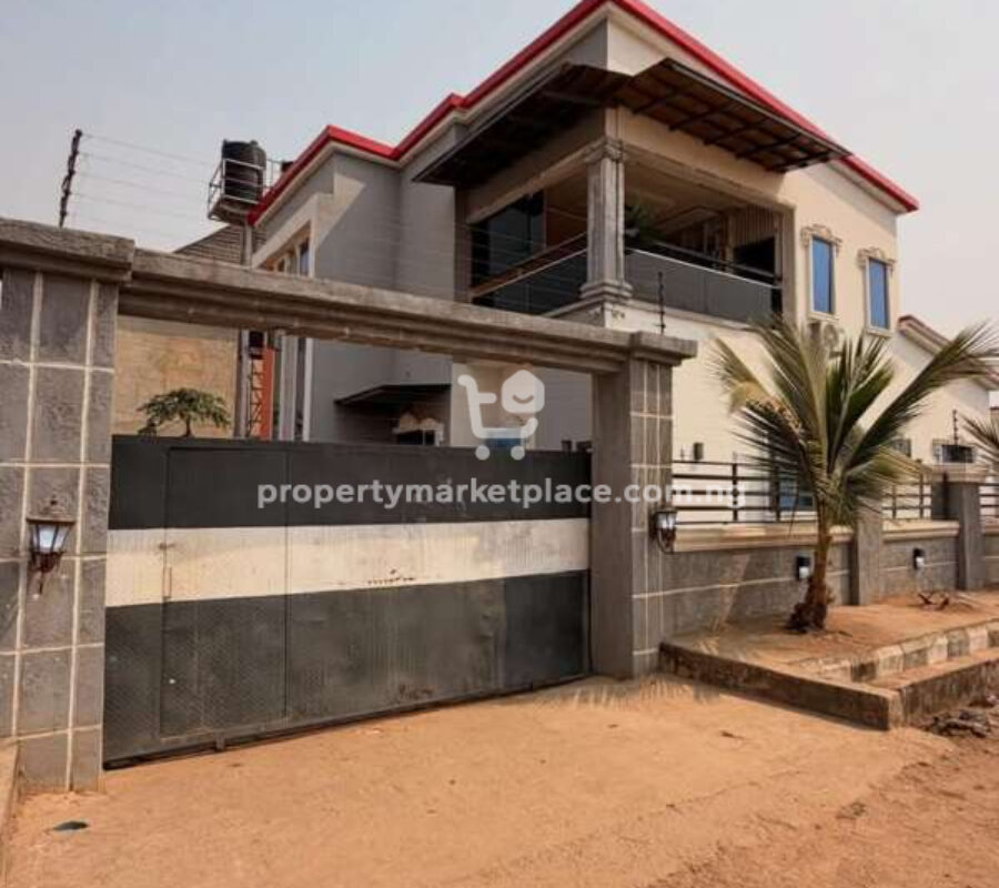 4 bedroom detached duplex with swimming pool