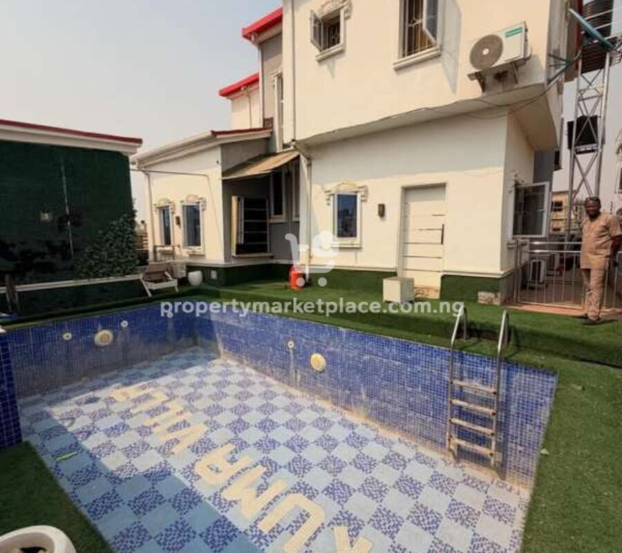 4 bedroom detached duplex with swimming pool