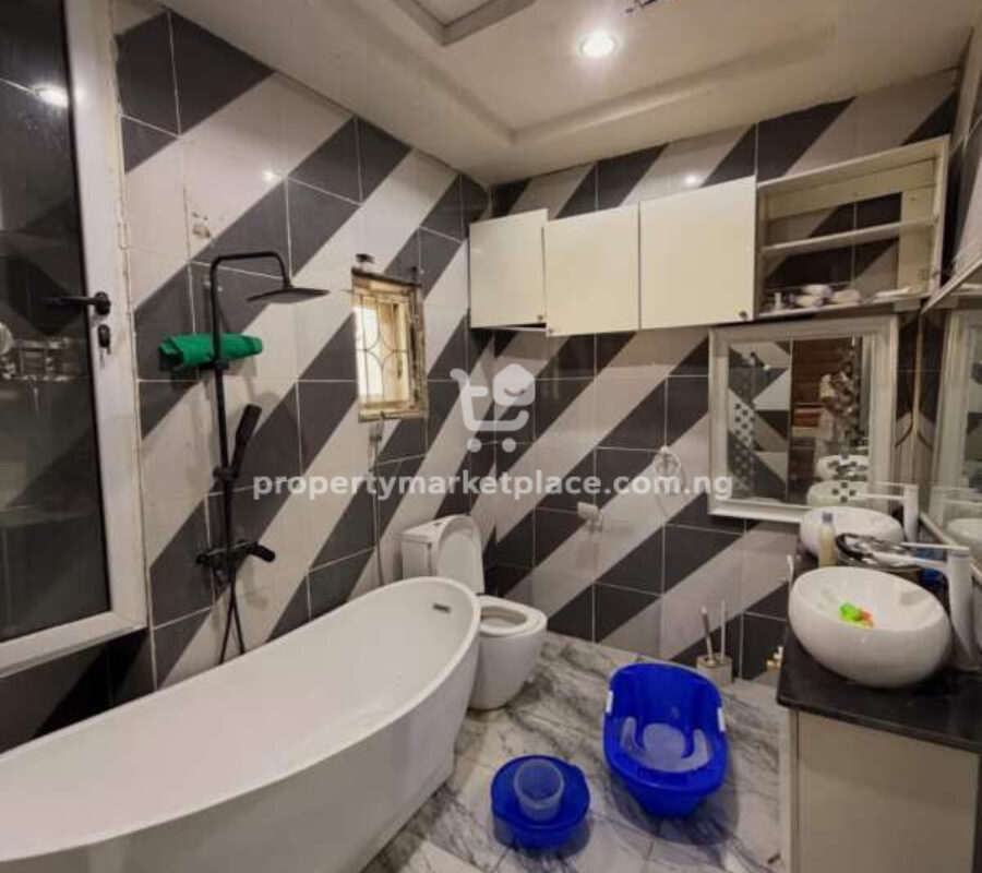 4 bedroom detached duplex with swimming pool