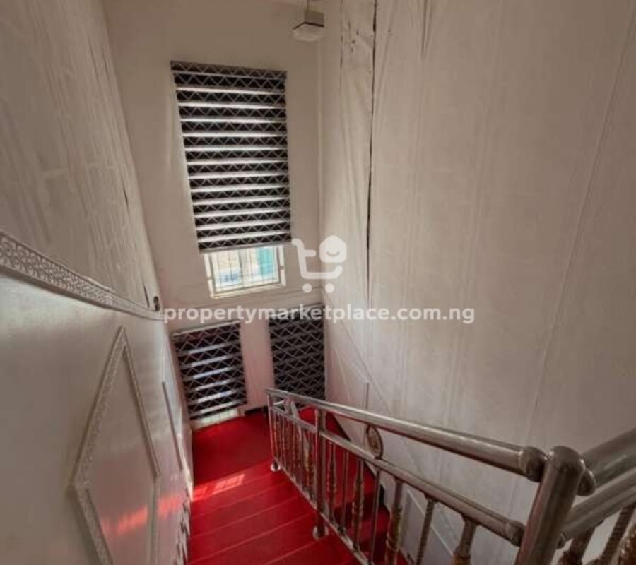 4 bedroom detached duplex with swimming pool