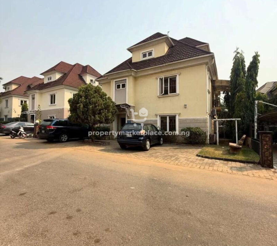 4 bedroom detached duplex with Bq