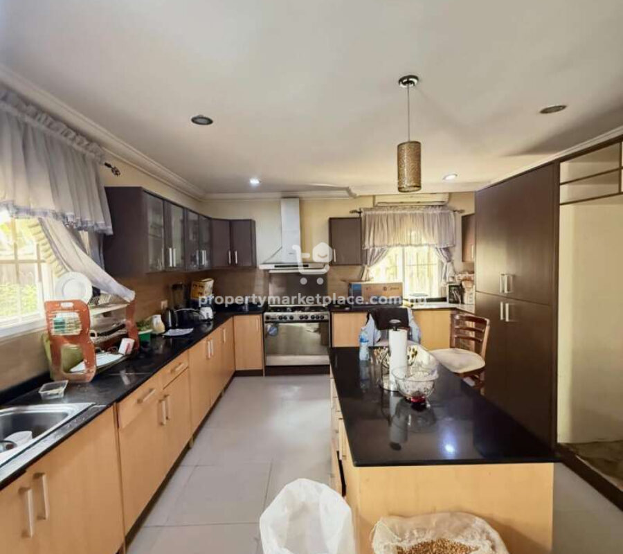4 bedroom detached duplex with Bq