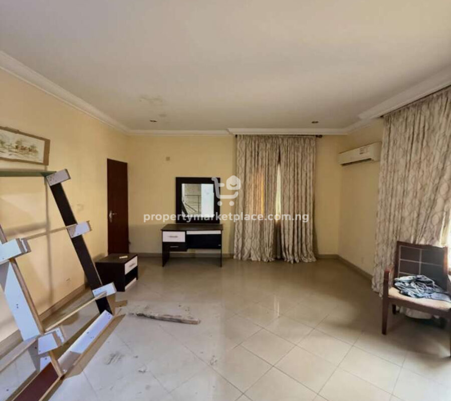 4 bedroom detached duplex with Bq