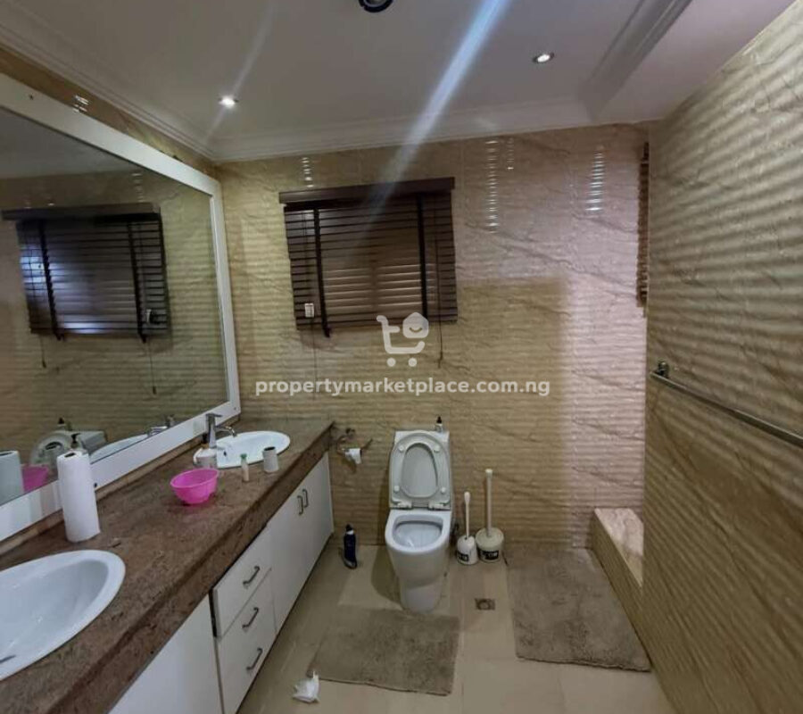 4 bedroom detached duplex with Bq