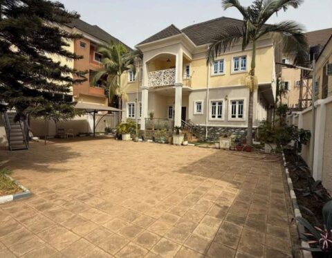 4 bedroom detached duplex with Bq