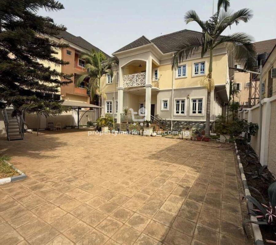 4 bedroom detached duplex with Bq
