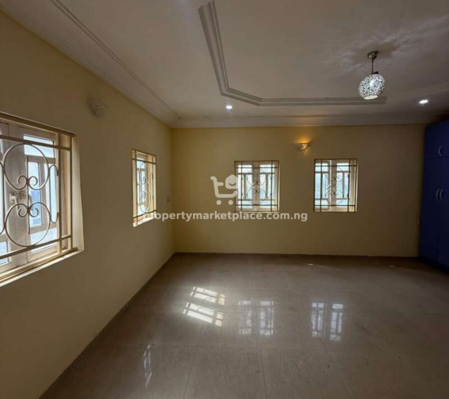 4 bedroom detached duplex with Bq