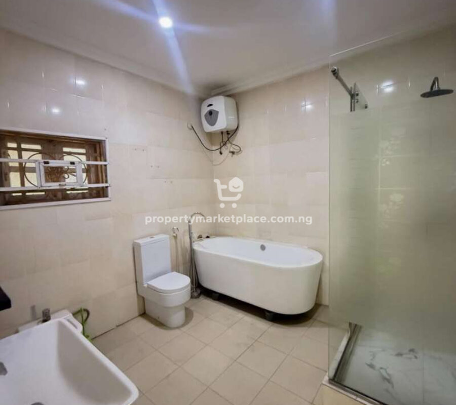4 bedroom detached duplex with Bq