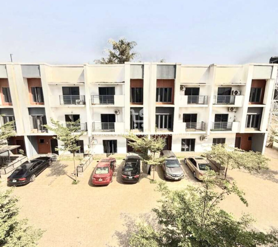 4 bedroom terrace duplex with Bq