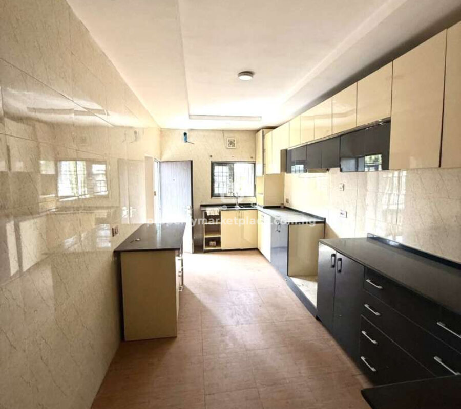 4 bedroom terrace duplex with Bq