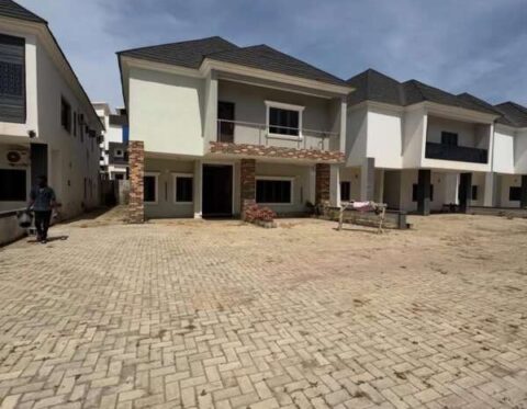 4 bedroom semi-detached duplex with Bq