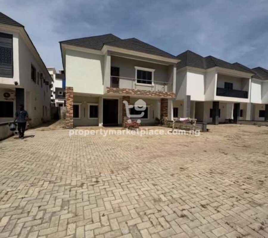4 bedroom semi-detached duplex with Bq