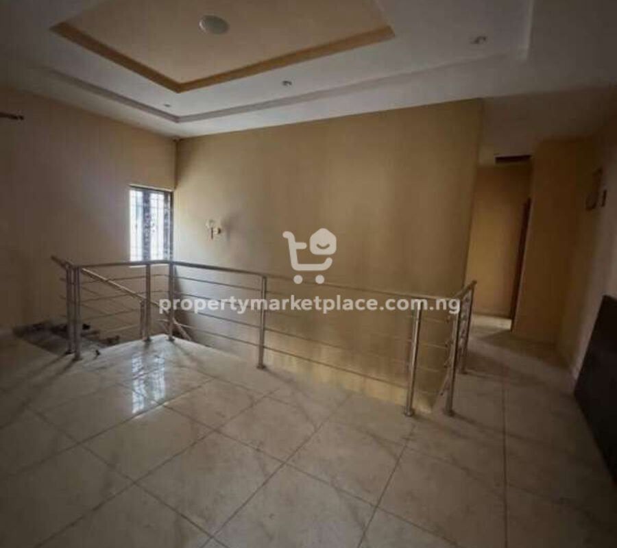4 bedroom semi-detached duplex with Bq