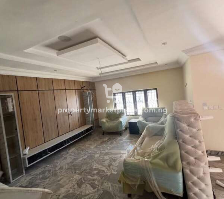 4 bedroom semi-detached duplex with Bq