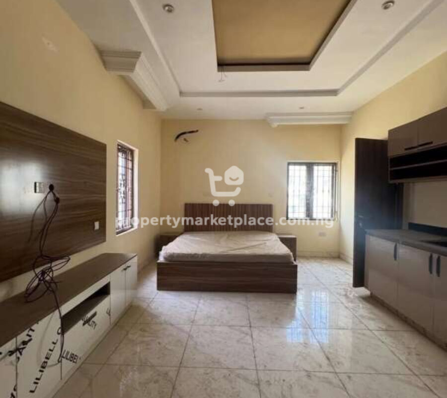 4 bedroom semi-detached duplex with Bq