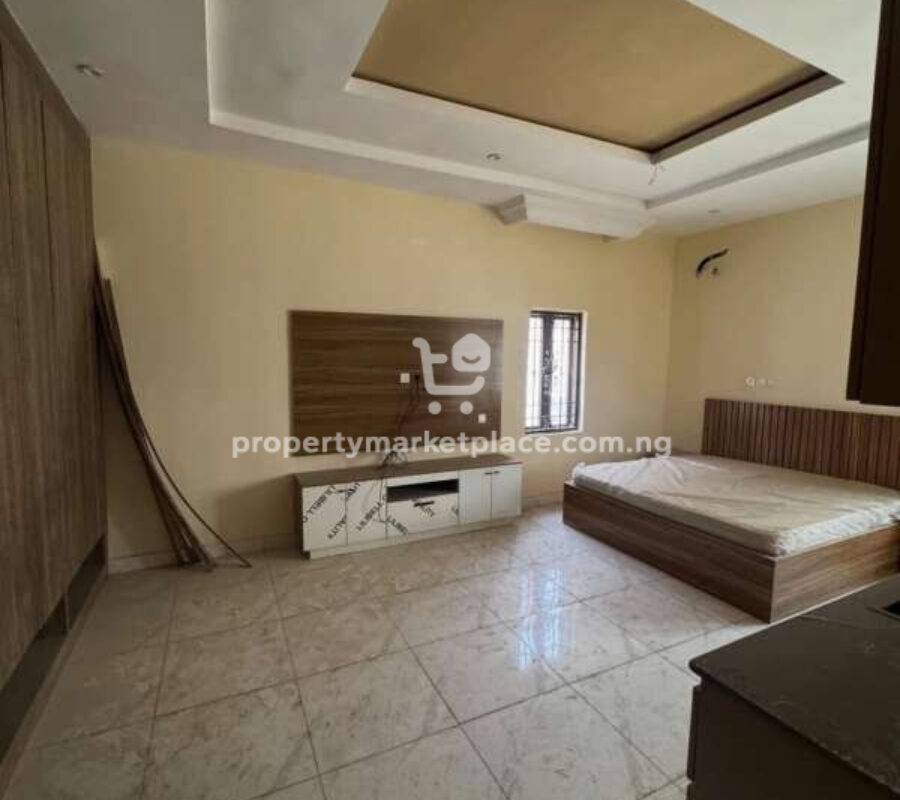 4 bedroom semi-detached duplex with Bq