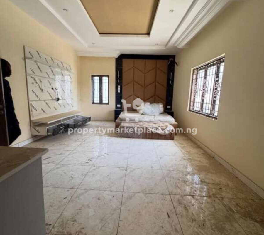 4 bedroom semi-detached duplex with Bq