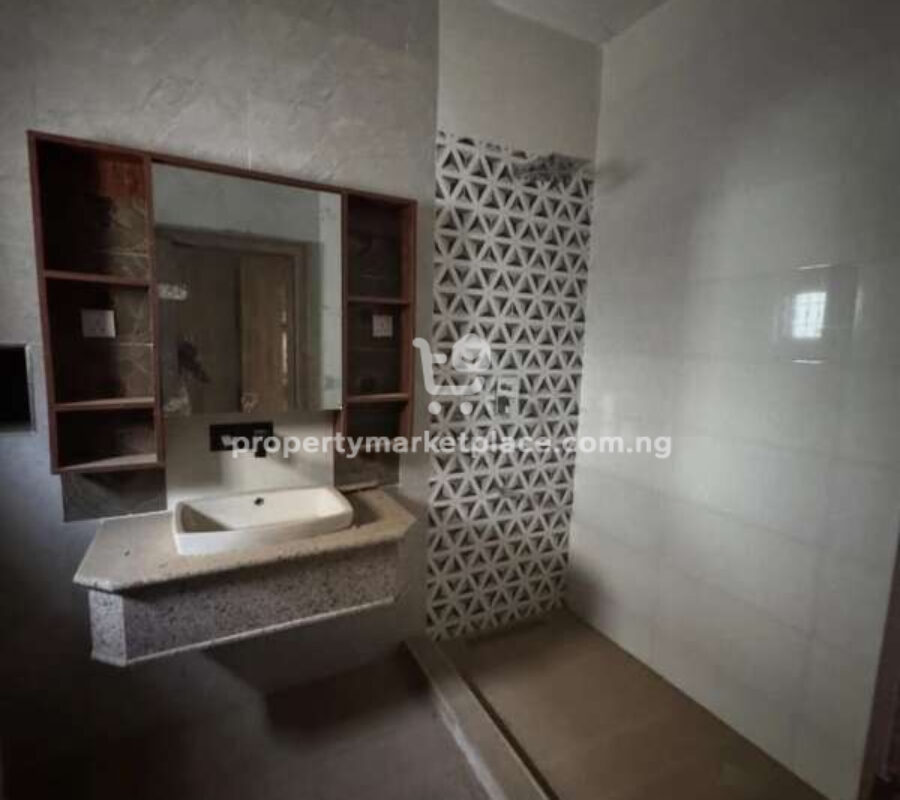 4 bedroom semi-detached duplex with Bq