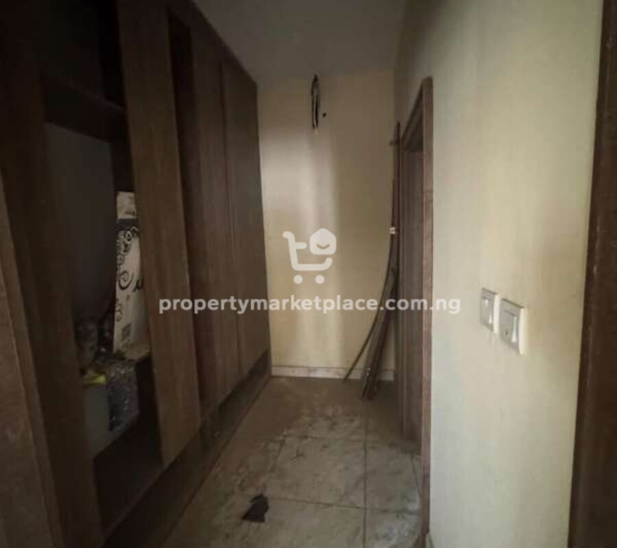 4 bedroom semi-detached duplex with Bq